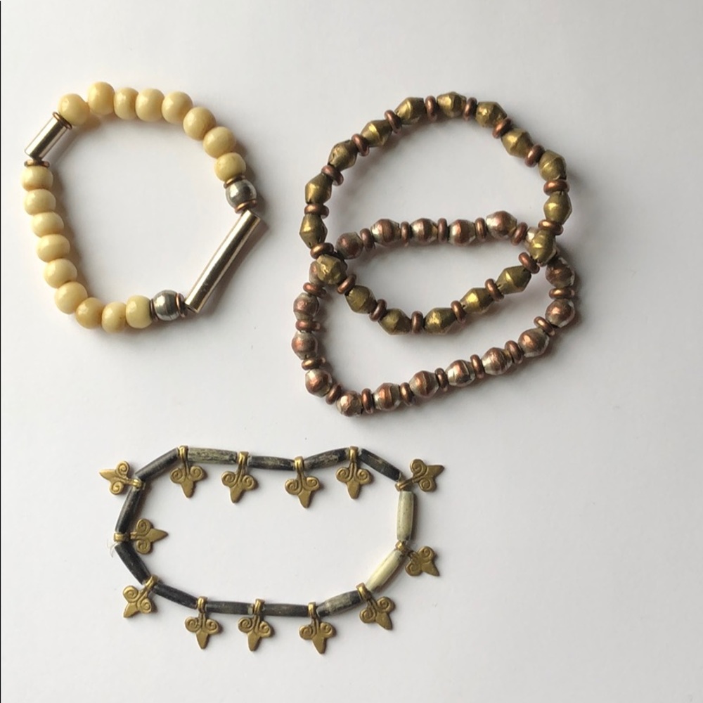 Lot 4 stretchy Vanessa Mooney bracelets